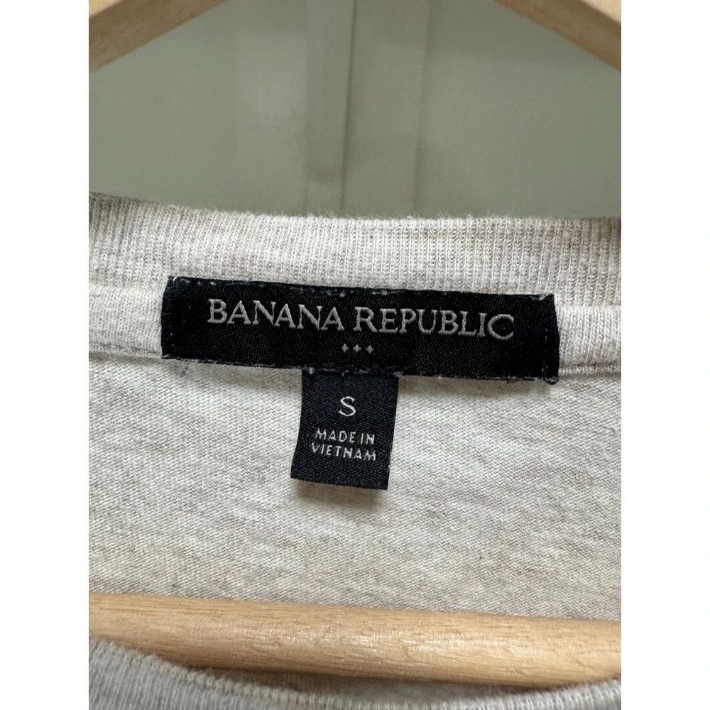 Banana Republic T-Shirt Mens Small Oatmeal Safari Graphic Long Sleeve Cotton Tee